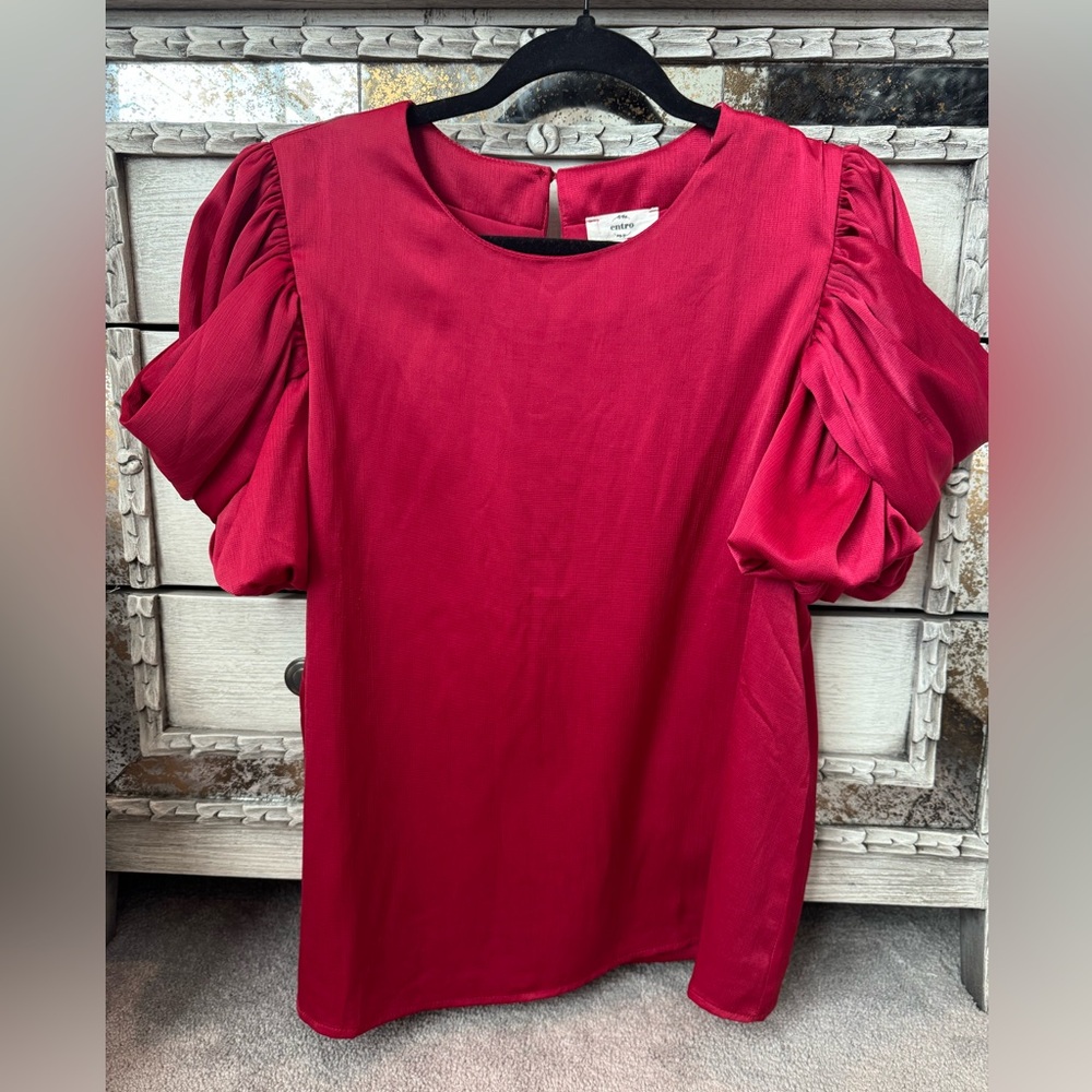 Entro Size Medium Red Puff Sleeve Top